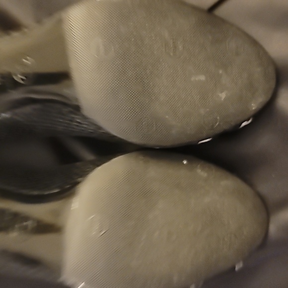 Authentic Chanel Heels. Shoes come with the Chanel box, dust bag, and ribbon. - Picture 3 of 7